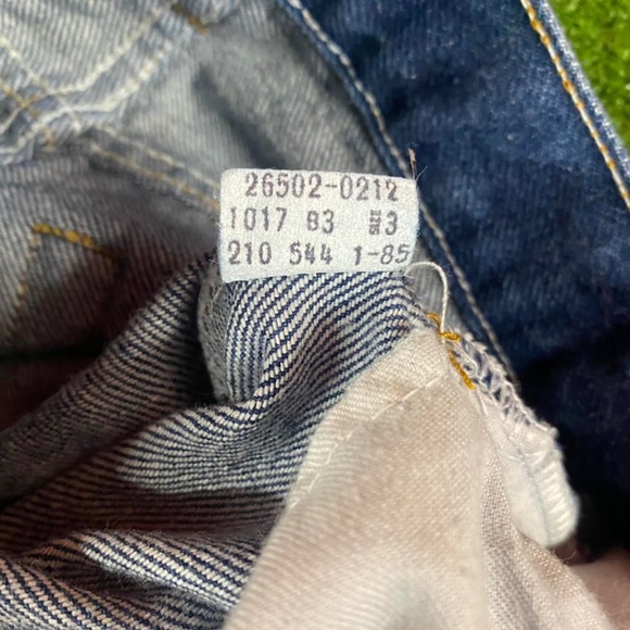 TINY Vintage 80s dark wash Levi jeans 210 cut slim fit - Picture 5 of 5